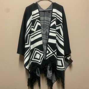 Fashionable Women’s Shawl 🖤🤍